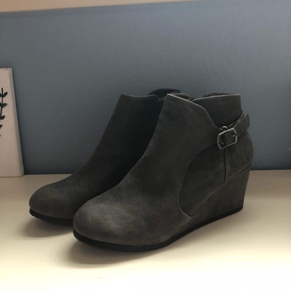 NWT Rampage grey booties